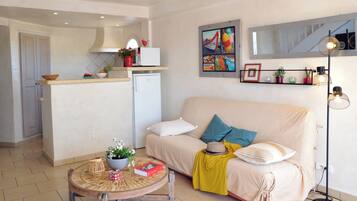 Duplex, Lagoon View, Beachside (6) | Living area