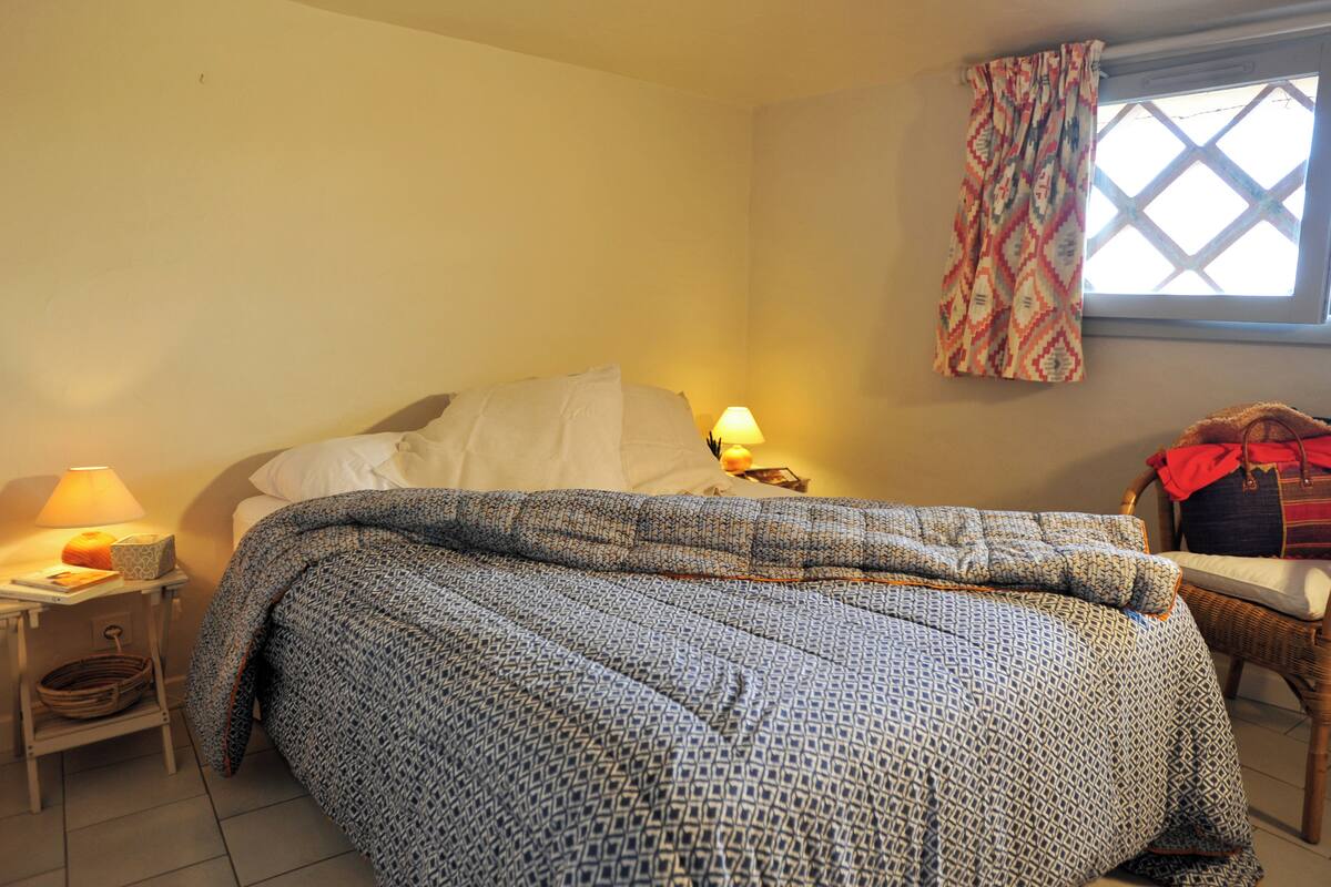 Maisonnette, uitzicht op zee, aan het strand | Verduisterende gordijnen, een strijkplank/strijkijzer, gratis wifi