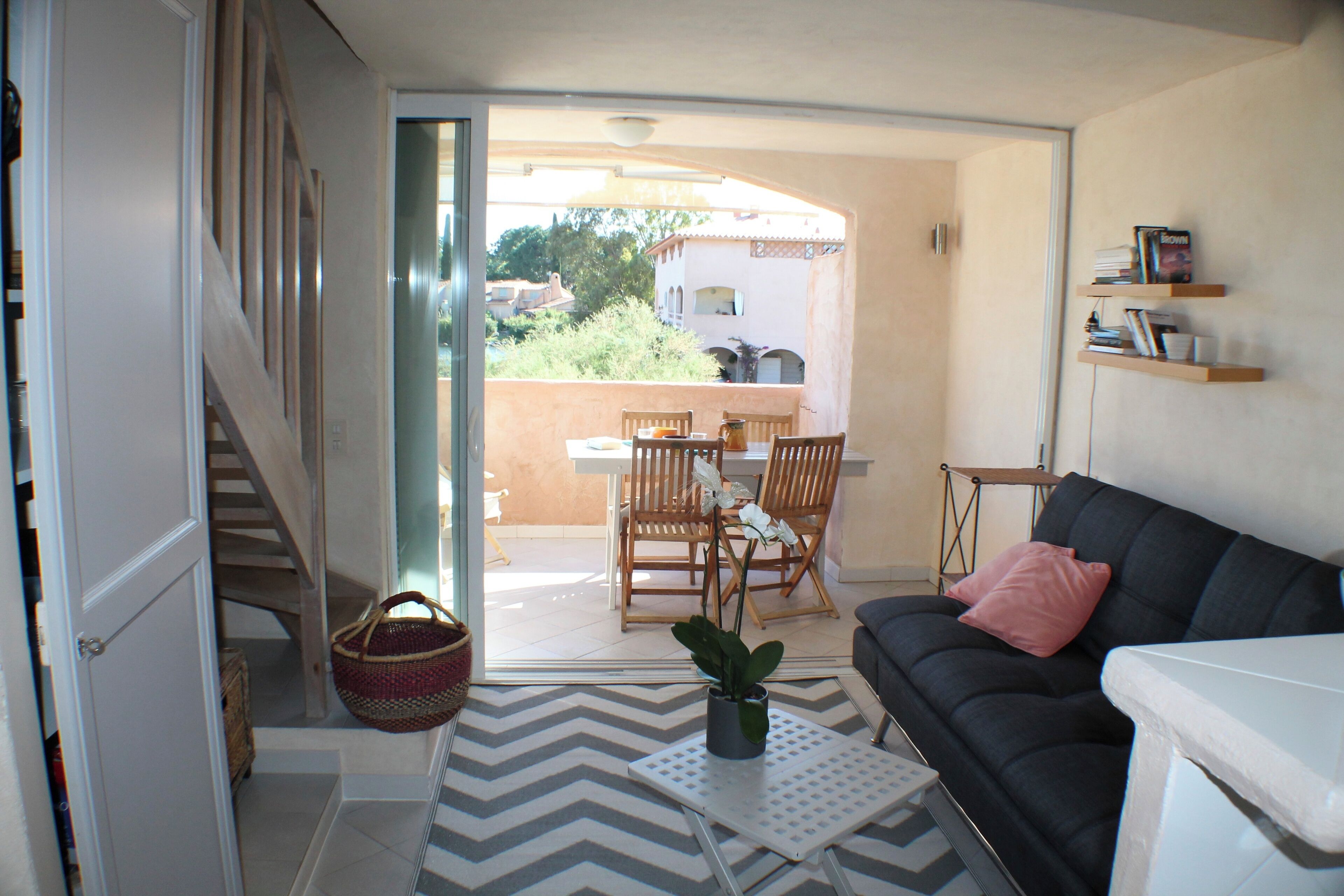 Duplex, Lagoon View (3) | Living area
