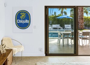 Interior - Navigate Stays Stylish Poolside Palm Retreat (Palm Springs)