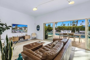 TV, fireplace, offices - Navigate Stays Stylish Poolside Palm Retreat (Palm Springs)