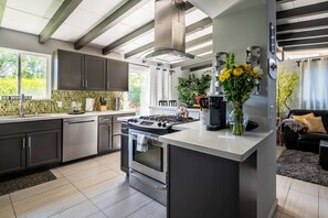 Fridge, microwave, oven, stovetop - Palm Desert Oasis: Pool & Mtn Views (Monthly Rent) (Palm Desert)