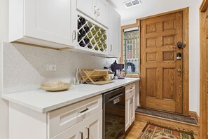 Fridge, microwave, oven, dishwasher - NEW! Fully Updated Jr. 1 Bed, Steps from Lincoln Park by AllSet Turnover (Chicago)