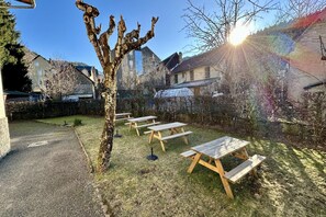 Outdoor dining - Scenic Mont-Dore Couple Getaway (Mont-Dore)