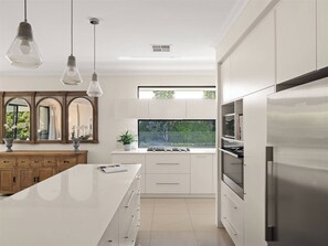 Fridge, microwave, oven, stovetop - Ile de Re Generous Garden Home by the Beach (Dunsborough)