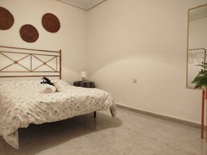 3 bedrooms, iron/ironing board, free WiFi, bed sheets