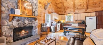 10 Acre County Line Cabin - Private Pond & Firepit