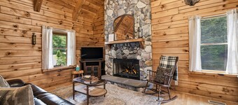 10 Acre County Line Cabin - Private Pond & Firepit