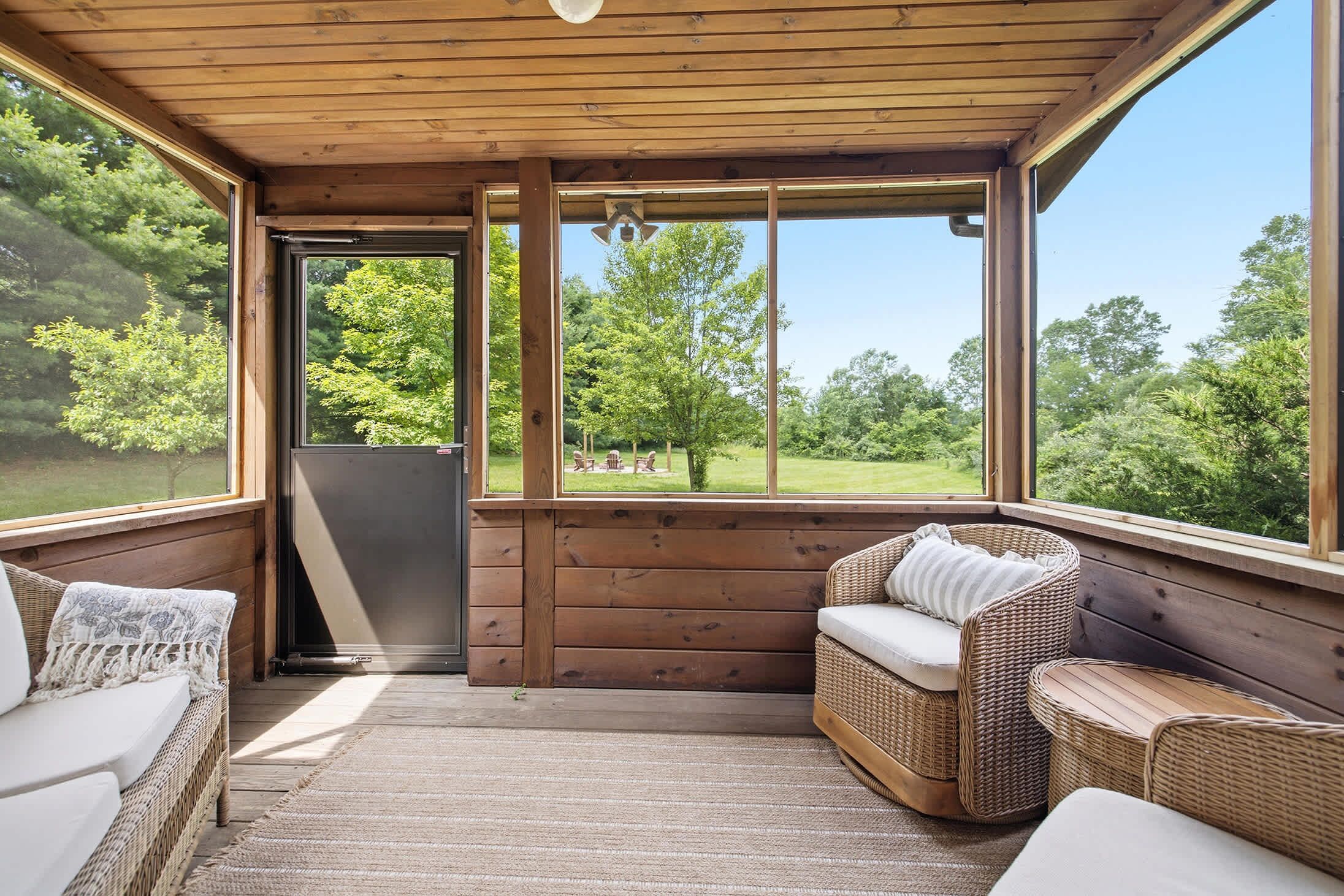 Private Woodland Retreat W/ Pond, Fireplace & - Hartford, MI