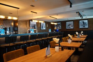 Dining - Lakeside Lodging with Bike Rentals, Canoe Launch and Gourmet Restaurant (Loosdrecht)