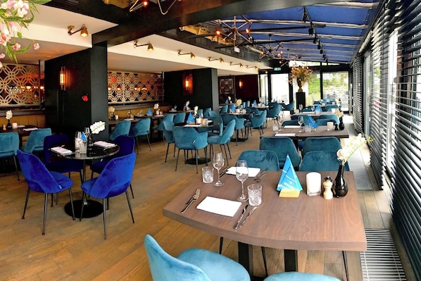 Dining - Lakeside Lodging with Bike Rentals, Canoe Launch and Gourmet Restaurant (Loosdrecht)