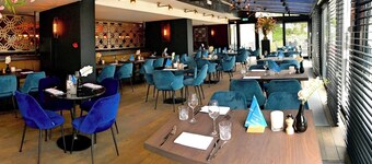 Lakeside Lodging with Bike Rentals, Canoe Launch and Gourmet Restaurant