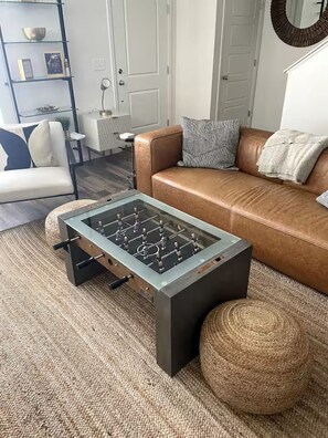 Games room - Denver International Airport on your doorstep. (Commerce City)