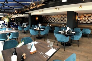 Dining - Explore Loosdrecht by Bike, Paddle the Lake and Enjoy Waterfront Dining (Loosdrecht)