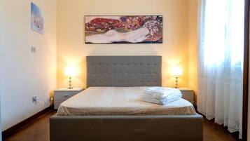 6 bedrooms, iron/ironing board, WiFi