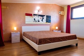 6 bedrooms, iron/ironing board, WiFi