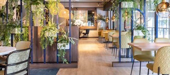 Relaxing Stay with Private Balcony & Garden Views Near Giethoorn