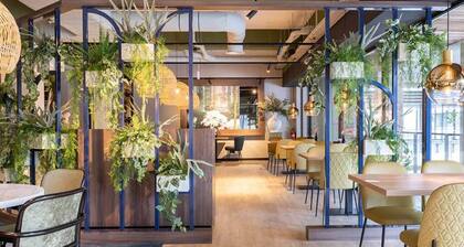 Relaxing Stay with Private Balcony & Garden Views Near Giethoorn