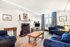 TV - Nelson Lodge - sleeps 11 guests  in 5 bedrooms (Burnham Market)