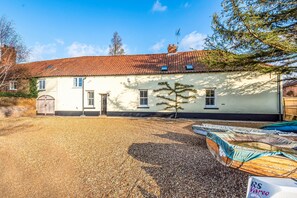 Exterior - Nelson Lodge - sleeps 11 guests  in 5 bedrooms (Burnham Market)