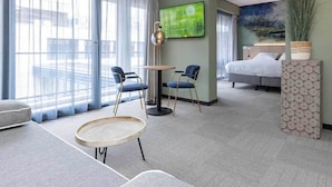 3 室のベッドルーム、WiFi (無料)、ベッドシーツ