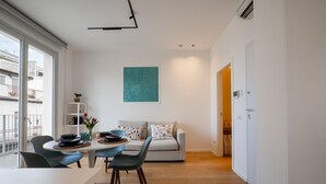 A modern living space with a dining area, a sofa, and a view of the outside. - Holiday Home 'Terrazza Marconi' with Sea View, Wi-Fi and Air Conditioning (Castellammare del Golfo)