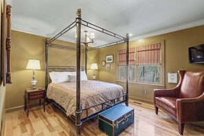 5 habitaciones, tabla de planchar con plancha y cuna de viaje 