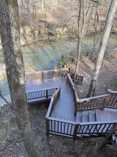 Riverwilde Cottage 
Located on the Soque River and only 25 minutes from Helen