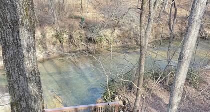 Riverwilde Cottage
Located on the Soque River and only 25 minutes from Helen