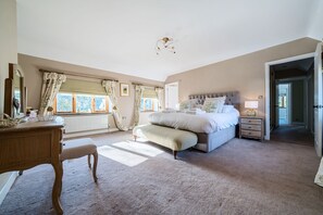 5 habitaciones, tabla de planchar con plancha, cuna de viaje y wifi 