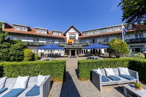 Unclassified image, 2 of 27, button - Relax and Recharge with Indoor Pool, Family Games, and Nearby Cycling (Heelsum)