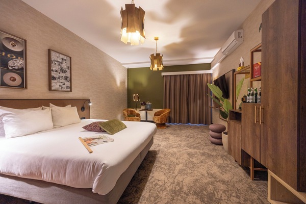 Sip a nightcap and lounge comfortably in the seating corner.