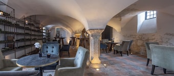 Luxurious Room in Historical Estate – Near Plopsa Indoor Coevorden