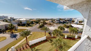 Property grounds - DP 502A Short Walk to the Beach w/heated pool (Destin)