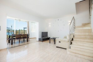 TV - Villa 'Syrah' with Lake View, Wi-Fi and Air Conditioning (Alcúdia)