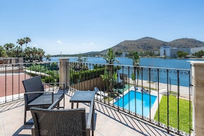 Property grounds - Villa 'Syrah' with Lake View, Wi-Fi and Air Conditioning (Alcúdia)