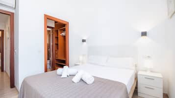 3 habitaciones, tabla de planchar con plancha, wifi y ropa de cama