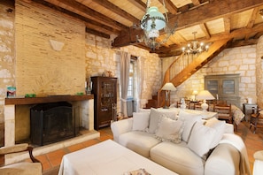 TV, fireplace, DVD player