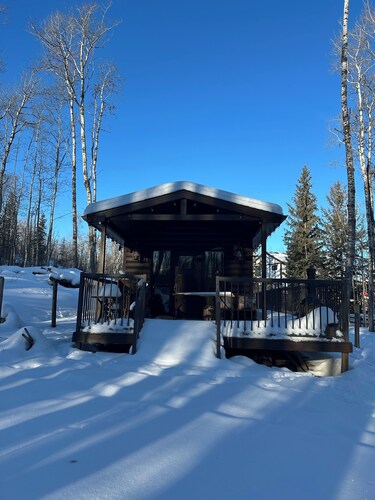 Cozy, secluded cabin with stunning private garden and large covered deck.