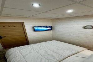 2 slaapkamers, een strijkplank/strijkijzer, reisbedje, gratis wifi