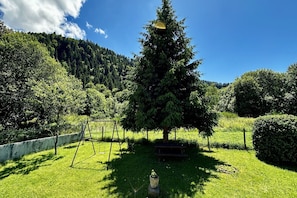 Property grounds - Garden View Family Stay for 9 (Mont-Dore)