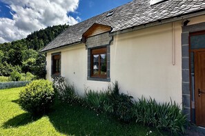 Exterior - Garden View Family Stay for 9 (Mont-Dore)