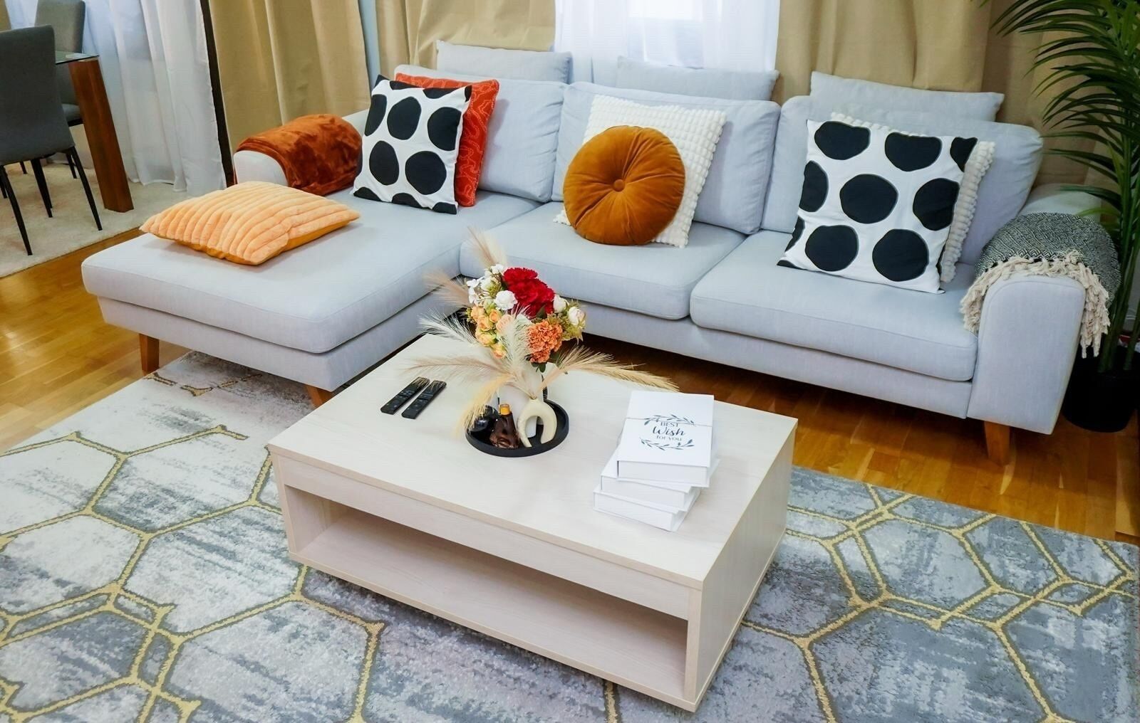 Căn hộ, 2 phòng ngủ, ban công