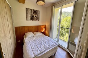 2 habitaciones, tabla de planchar con plancha y wifi gratis 