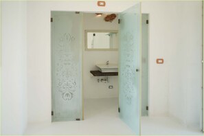 Shower, hair dryer, towels - Villa 'Casciani - Villux' with Private Pool, Wi-Fi and Air Conditioning (Alliste)