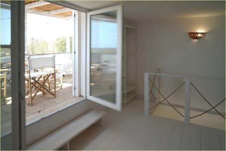 Interior. Apartment 'Tenuta Degli Asinelli - Casale' with Sea View, Wi-Fi and Air Conditioning