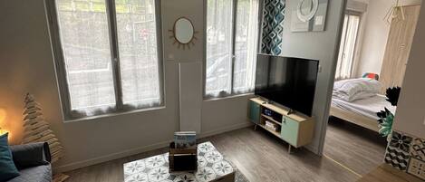 2 Schlafzimmer, Bügeleisen/Bügelbrett