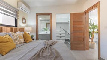 Villa superior, vista a la alberca | Caja de seguridad en la habitación y cortinas blackout