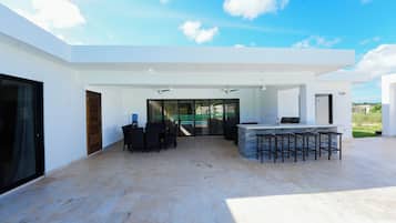 Villa Deluxe, vue piscine | Terrasse/Patio