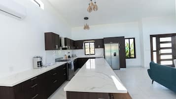 Deluxe Villa, Pool View | Private kitchen | Fridge, oven, stovetop, cookware/dishes/utensils